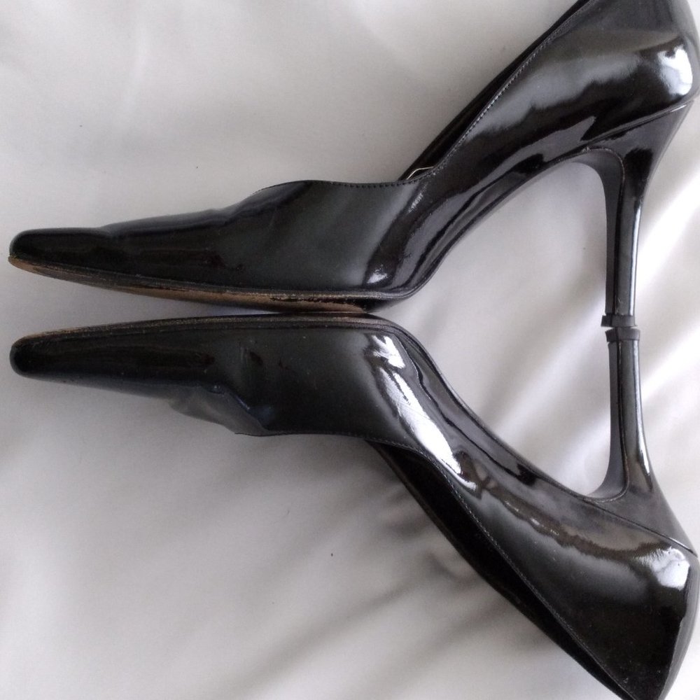 Vigotti Black Patent Leather Pumps